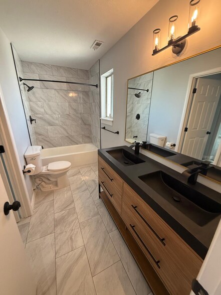 Building Photo - 8335 S 1050 E