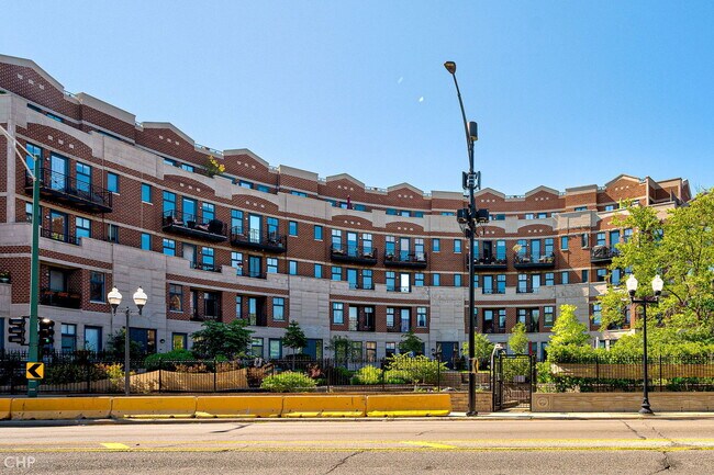 Building Photo - 7748 N Sheridan Rd