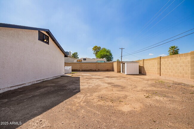 Building Photo - 1754 E Alta Vista Rd