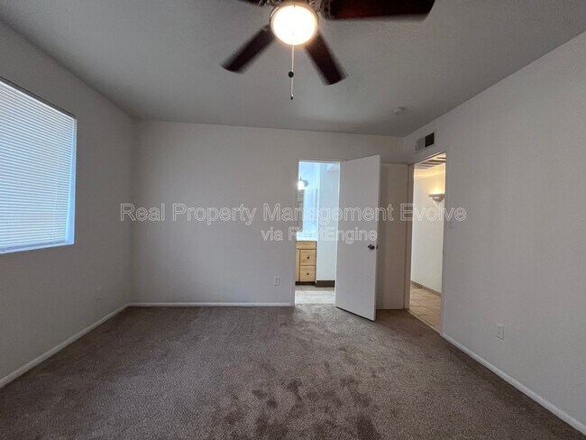 Building Photo - 1535 W Rosemonte Dr