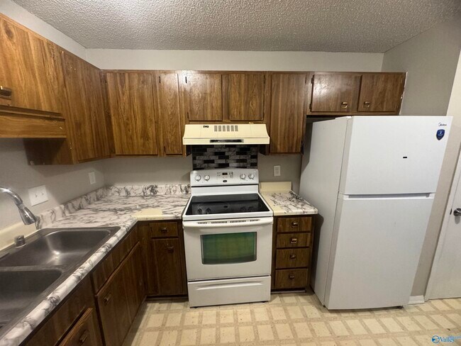 Building Photo - 2703 Lantern Walk SE