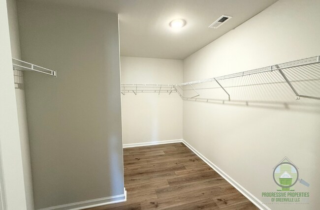 Building Photo - 209 Wintersweet Wy