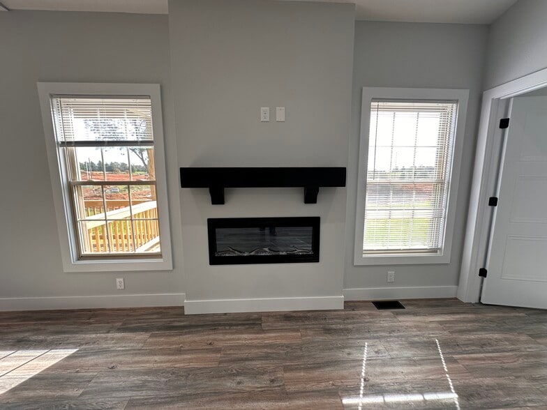 Building Photo - 824 Otter Creek Rd