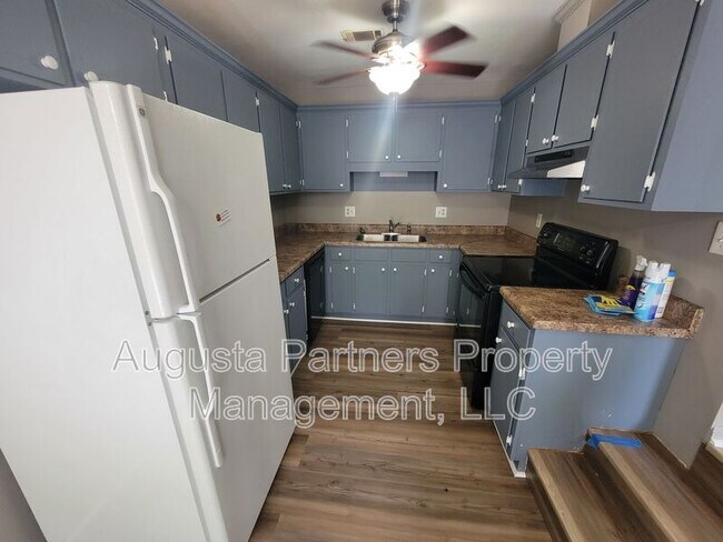Building Photo - 3737 Woodcock Dr