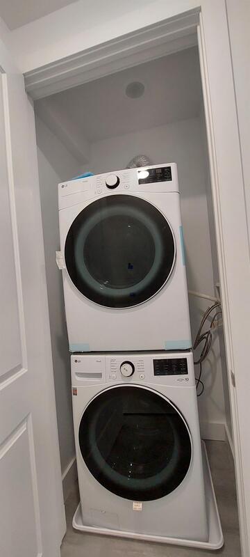 Building Photo - 273 Oak St