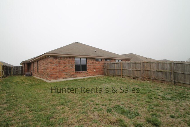 Building Photo - Live in Style!