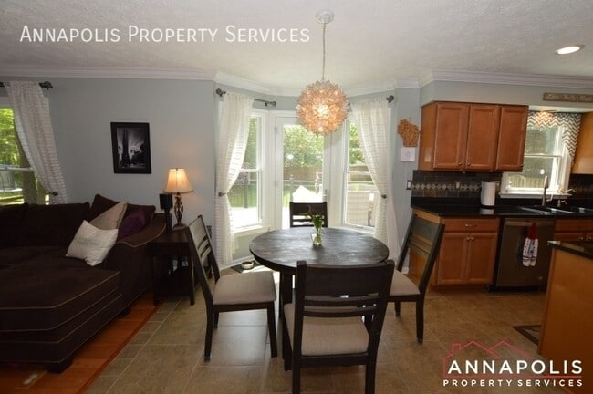 Building Photo - 555 Brightview Dr