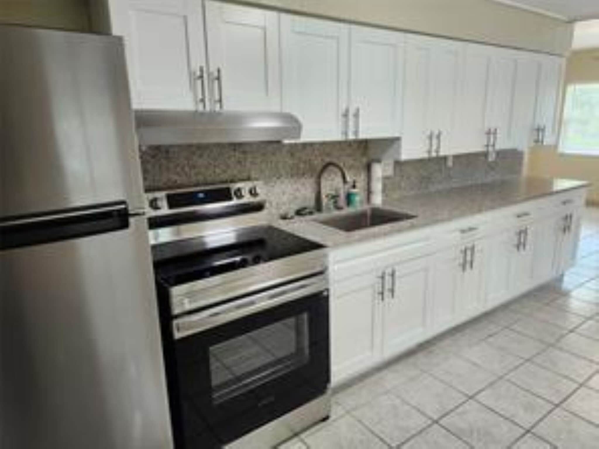 Building Photo - 953 NE 34th St