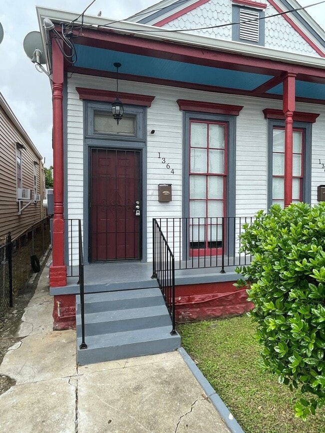 Building Photo - Spacious 1BD/1BA Shotgun 2 Blocks of Esplanade Ave