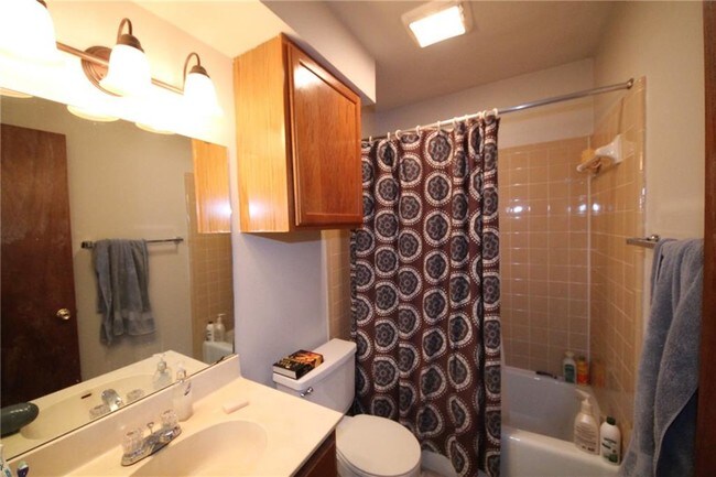 Building Photo - 1903 E 20th St