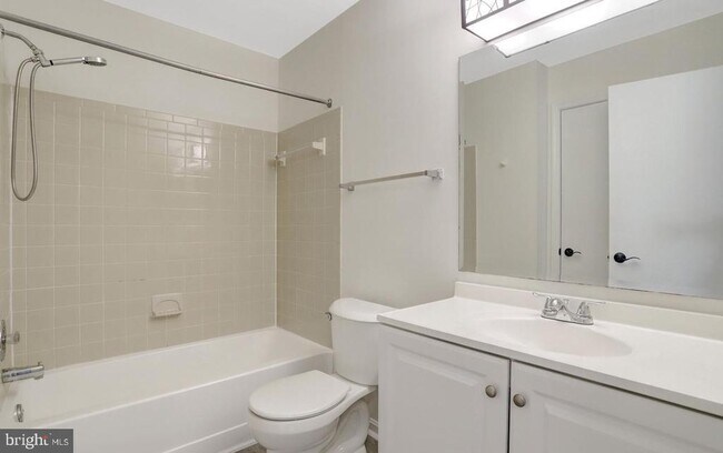 Building Photo - 8627 Beekman Pl