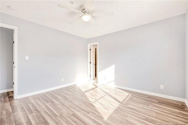 Building Photo - 275 Waterdown Dr