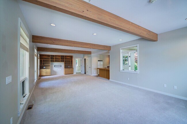 Building Photo - 1605 73rd Ave NE