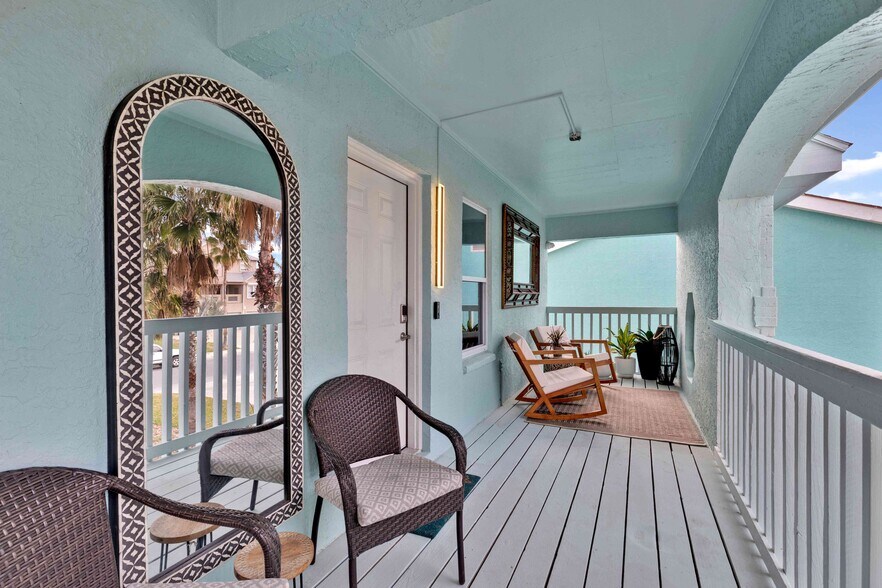 Building Photo - 111 E Hibiscus St