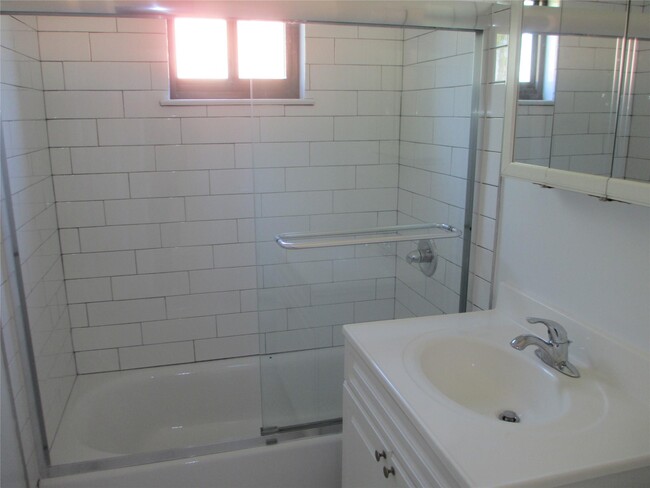 Building Photo - 15 Brevoort Dr