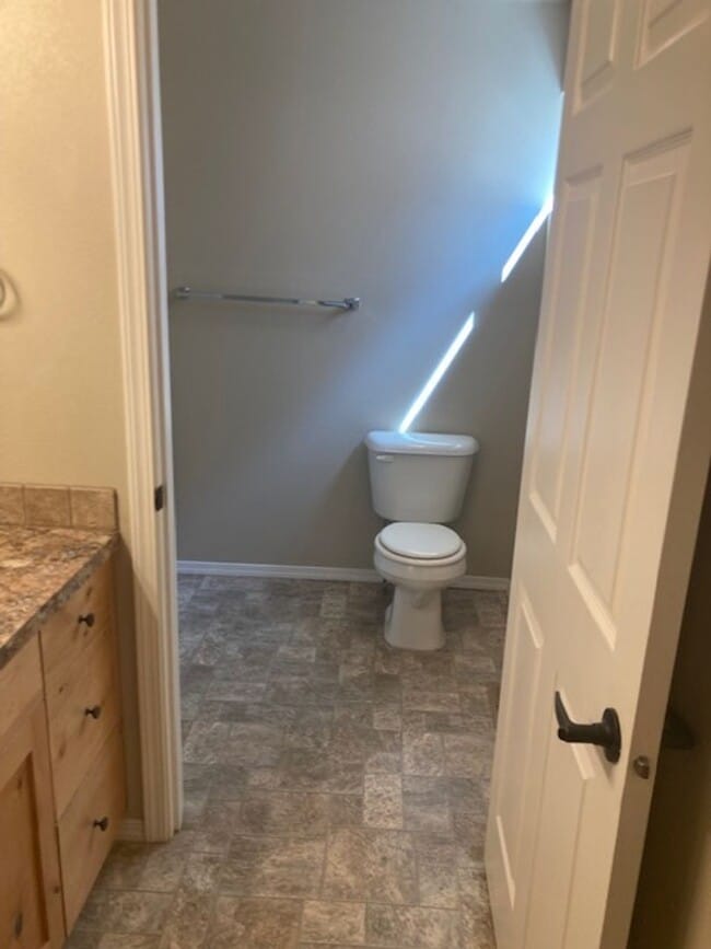 Building Photo - AB1464