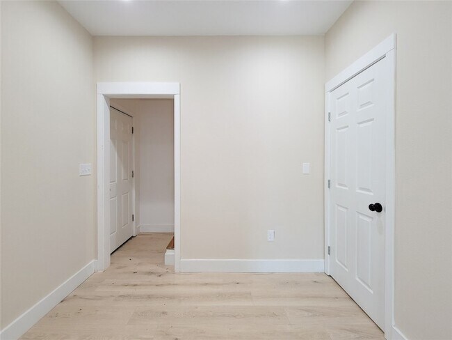 Building Photo - 1903 Mary St