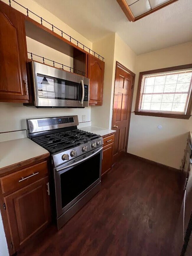 Building Photo - 926 Tibbetts Wick Rd