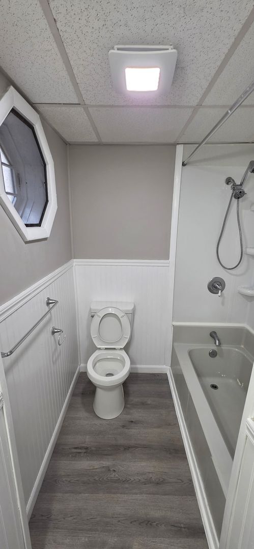 Building Photo - 123 W Main St