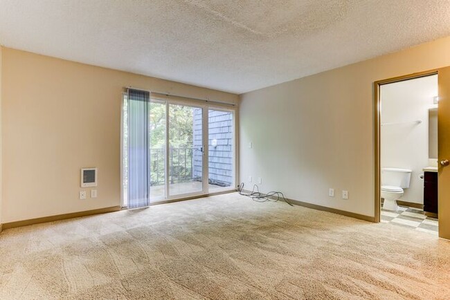 Building Photo - HUGE 1bed/1bath Downtown Living Available ...