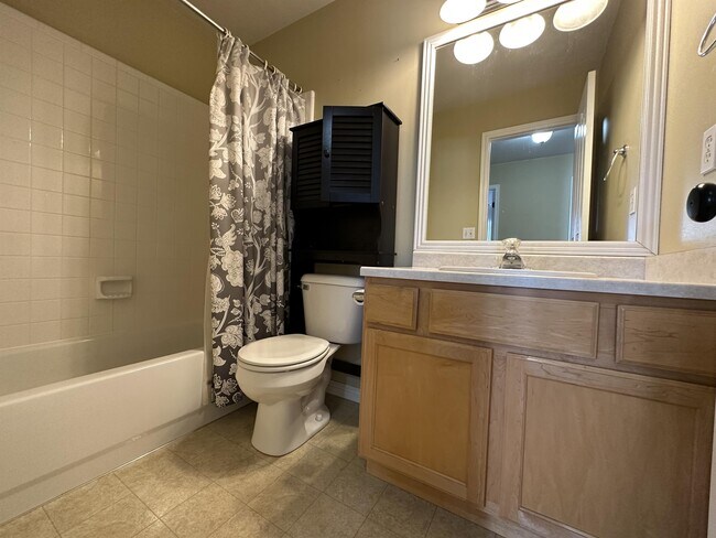 Building Photo - 113 Manilla Dr