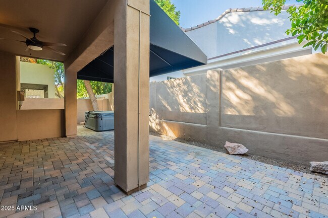 Building Photo - 7240 N Dreamy Draw Dr