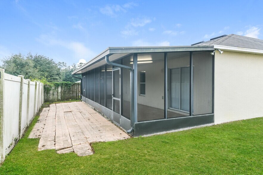 Building Photo - 2127 Aitkin Loop