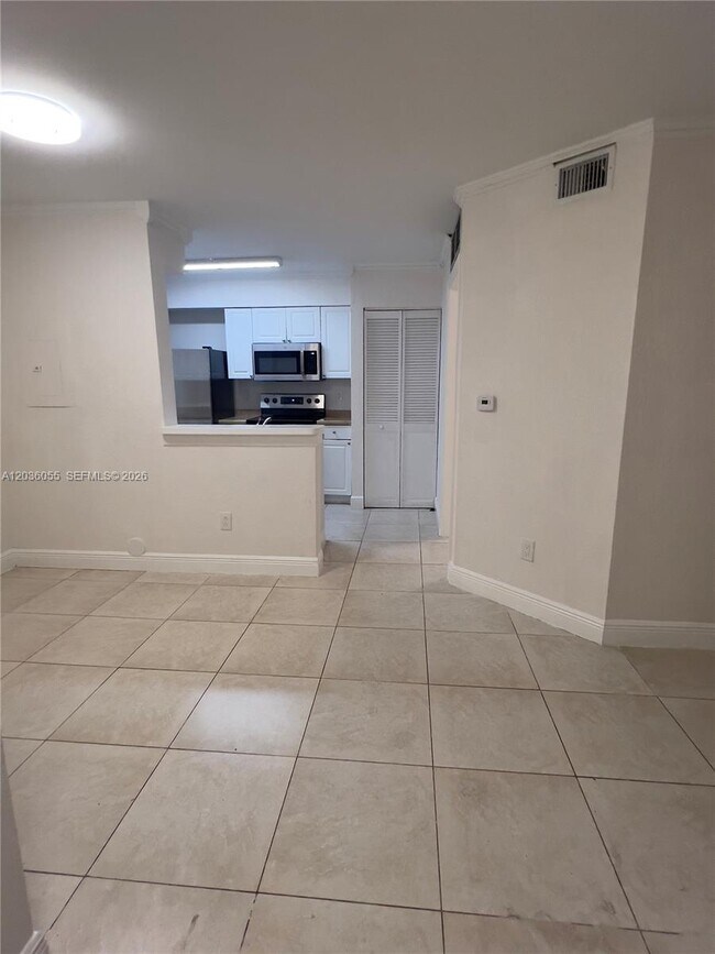 Building Photo - 2880 N Oakland Forest Dr