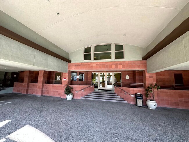 Building Photo - Gorgeous Spacious 2 Bedroom - 2 bath Condo with parking in Little Tokyo