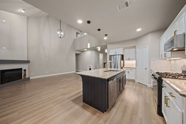 Building Photo - 6905 Etna Way