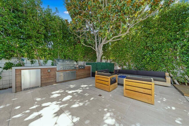 Building Photo - 1455 S Castello-