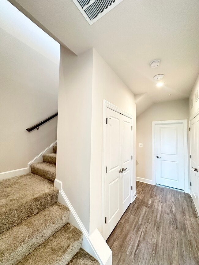 Building Photo - 131 Albany Pl