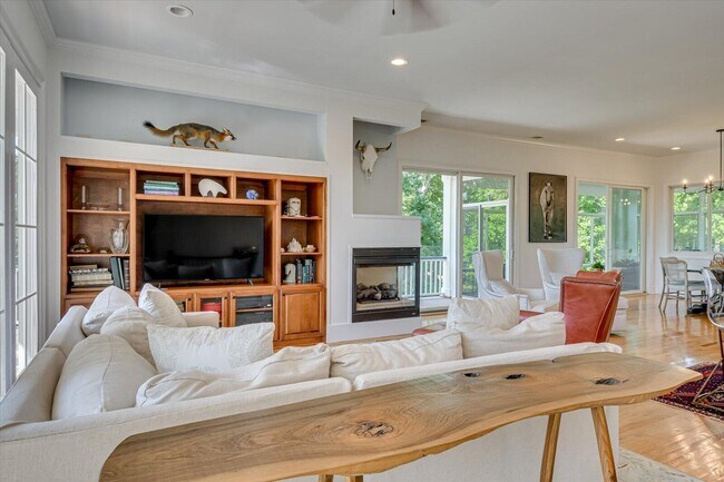 Building Photo - 501 John Fox's Run