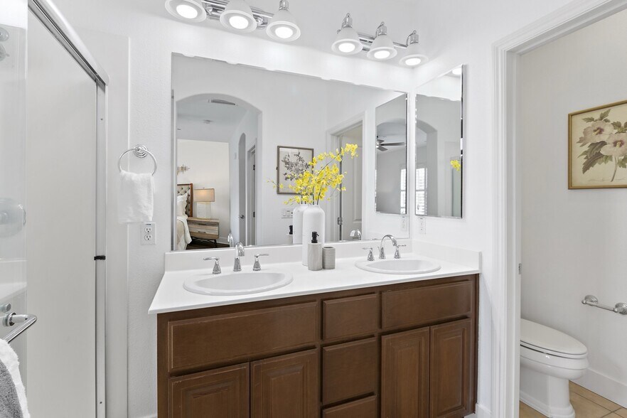 Building Photo - 44 Muller Pl