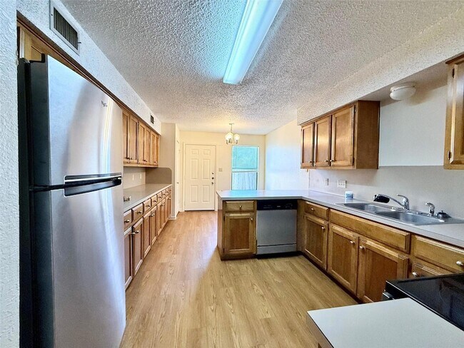 Building Photo - 104 Verna Spur