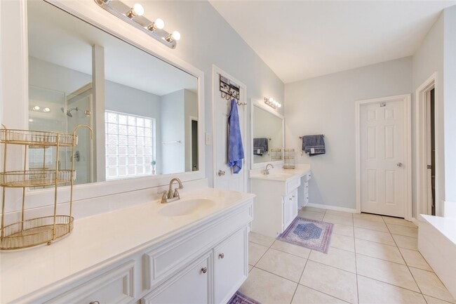 Building Photo - 5911 Canyon Brook Ct