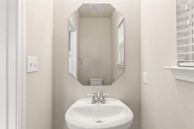 Building Photo - 18007 Malnati Dr