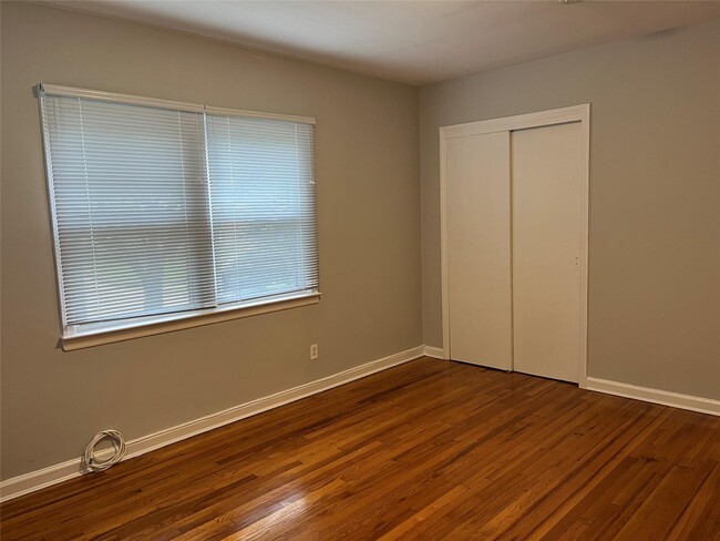 Building Photo - 42 Beechwood Ave