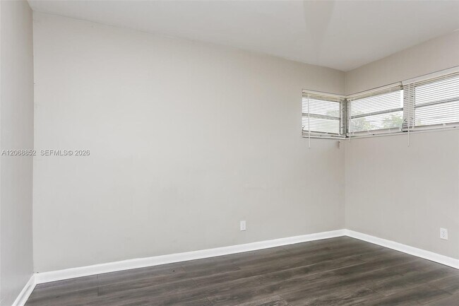Building Photo - 1565 NW 6th Ave