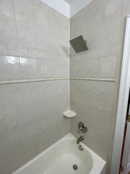 Building Photo - 550 Hobart Plz NW