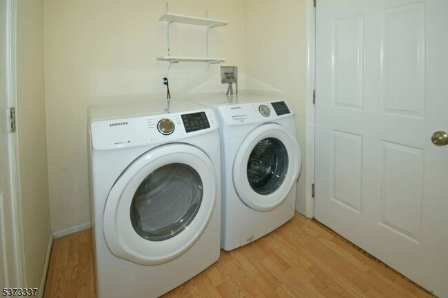Building Photo - 65 Vones Ln
