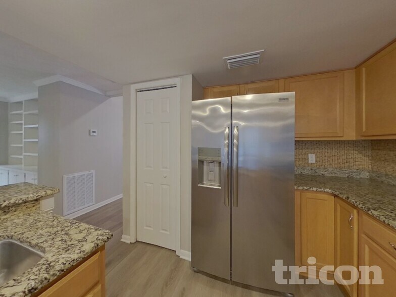 Building Photo - 15803 Hampton Village Dr