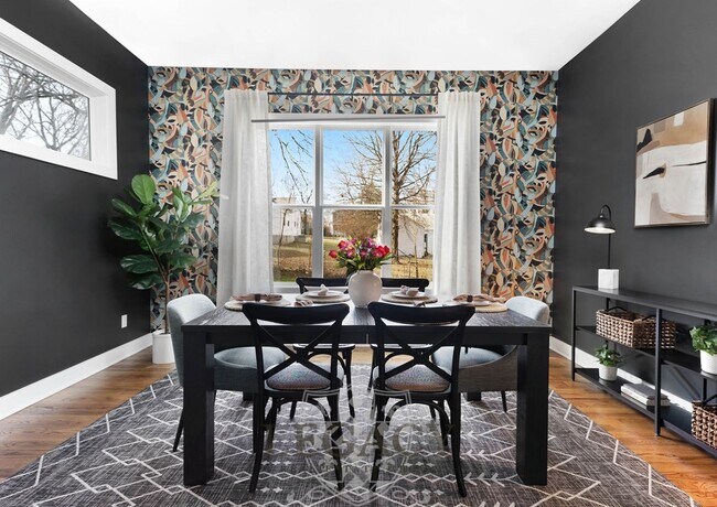 Building Photo - 2027 Rosemary Ln