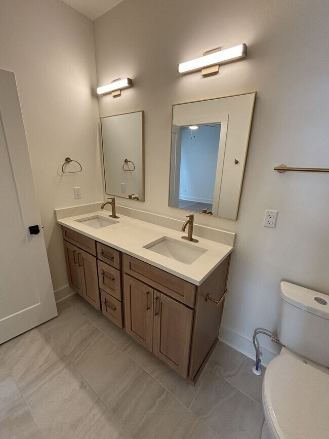 Building Photo - Brand-new 4-bedroom, 3.5-bath home