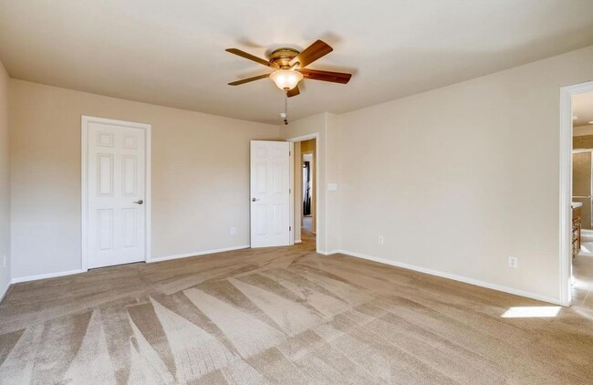 Building Photo - Spacious 3-Bed, 2.5-Bath Townhouse in Waln...