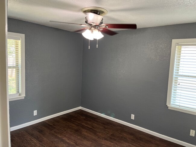 Building Photo - 2129 Brookshire St