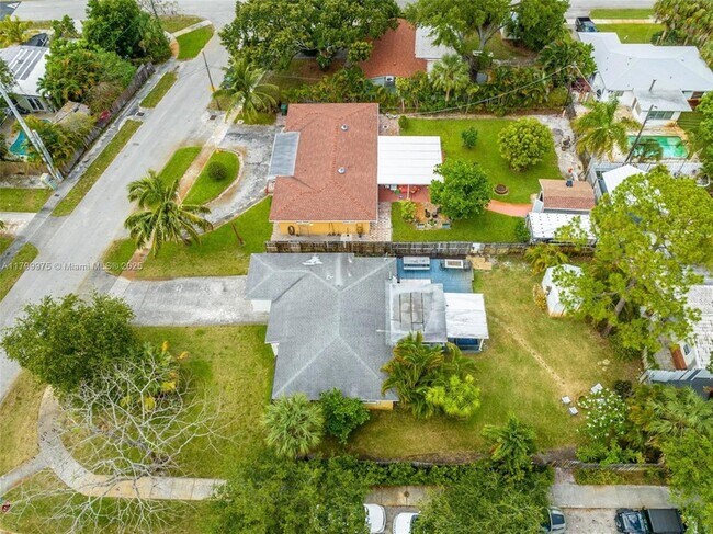 Building Photo - 1620 SW 33rd Ave