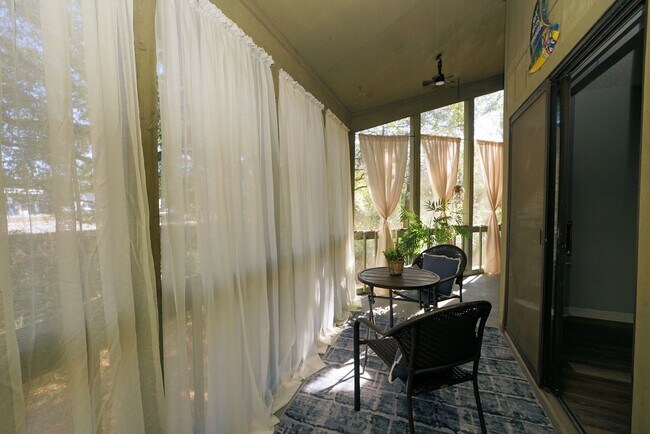 Building Photo - 55 Bay Dr