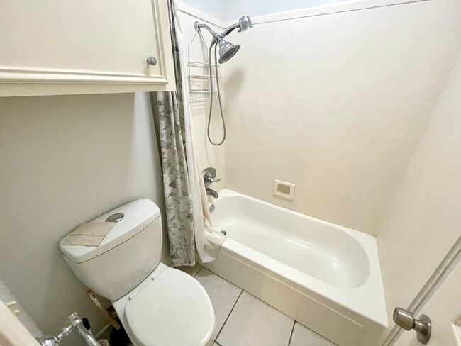 Building Photo - 3/2 Available for Rent in Madison! Cobbles...