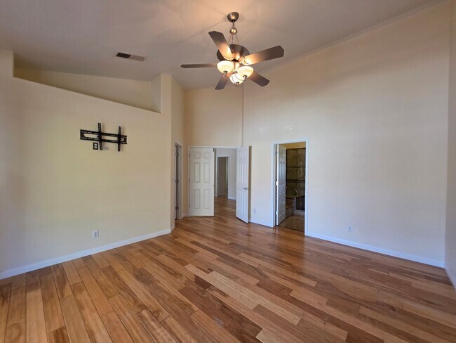 Building Photo - Spacious Home in the Heart of Green Valley